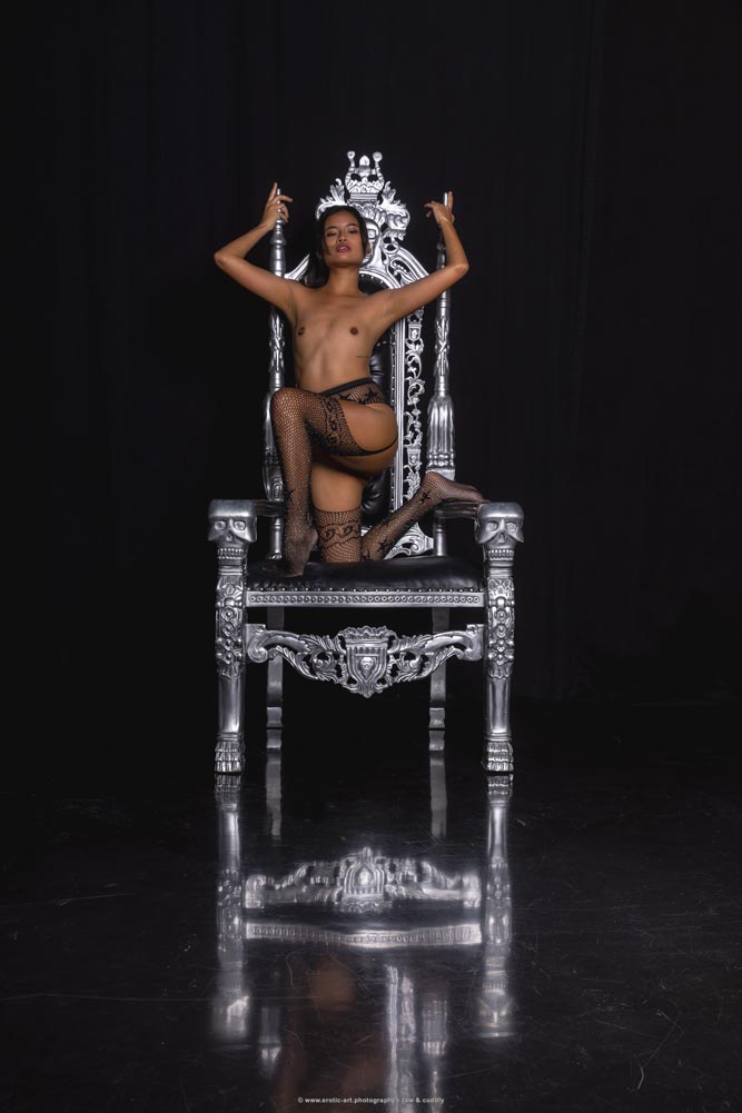 Dead Head (on a throne). Actor: Bua A. Shots: Jay Gee. Production: Erotic Art Photography EAP.