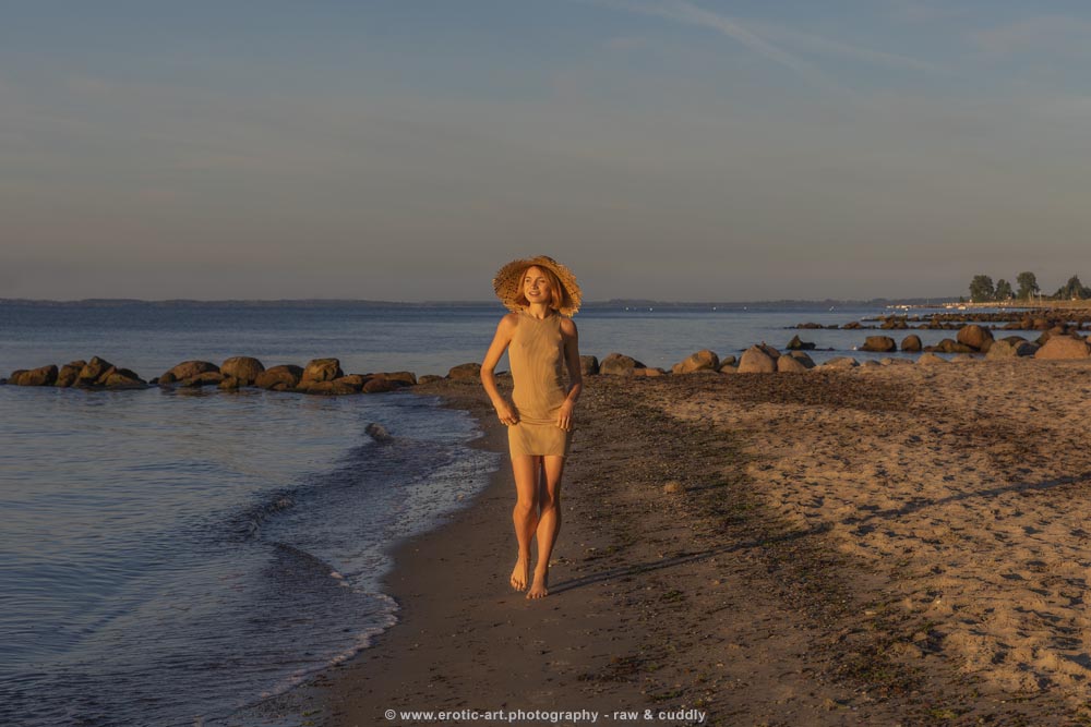 Beach Girl 3. Straw Hat. Actor: Milka Vi. Shots: Jay Gee. Preview. Erotic Art Photography.